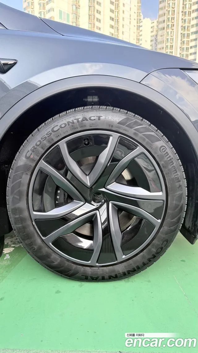 Tesla Model X — Фото автомобиля 12