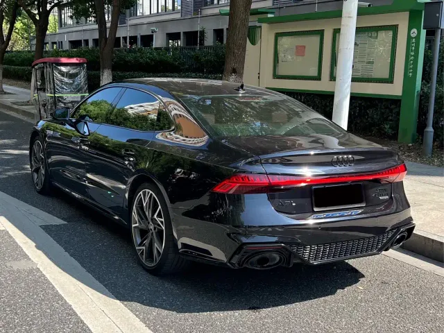 Audi A7L — Фото автомобиля 18