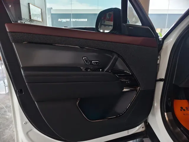 Land Rover Range Rover Sport — Фото автомобиля 7