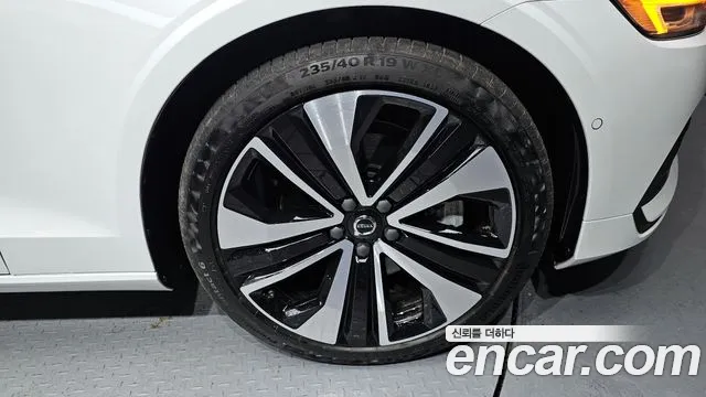 Вольво S60 S60 третьего поколения B5 Ultimate Bright — Фото автомобиля 5
