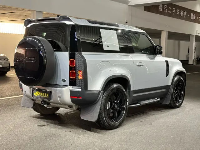 Land Rover Defender — Фото автомобиля 6
