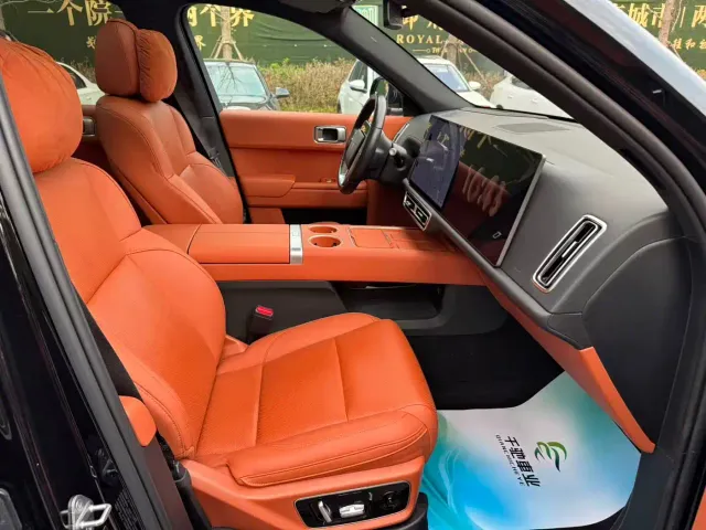 Li Auto L7 — Фото автомобиля 8