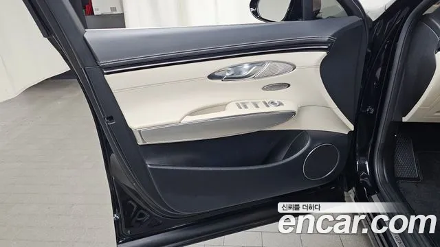Genesis GV70 — Фото автомобиля 13