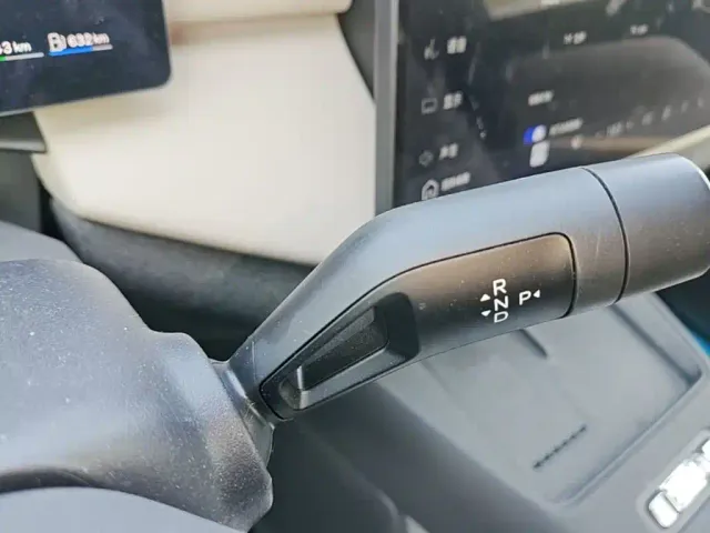Volvo XC70 Plug-in Hybrid — Фото автомобиля 13