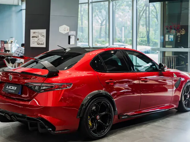 Alfa Romeo Giulia — Фото автомобиля 9