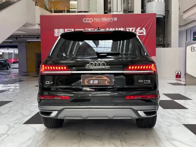 Audi Q7 — Фото автомобиля 30