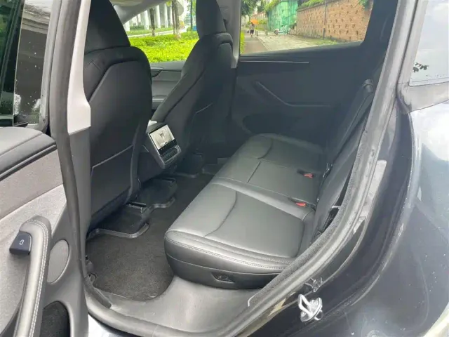Tesla Model Y — Фото автомобиля 5
