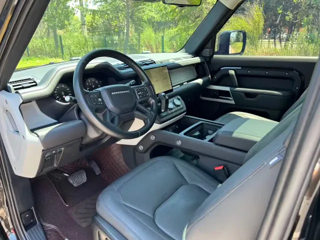 Land Rover Defender — Фото автомобиля 8