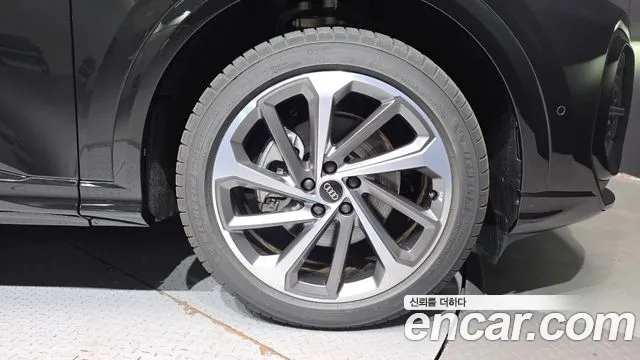 Audi Q5 45 TFSI quattro S Line — Фото автомобиля 18