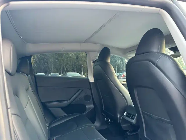 Tesla Model Y — Фото автомобиля 17