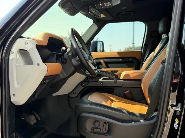 Land Rover Defender — Фото автомобиля 11