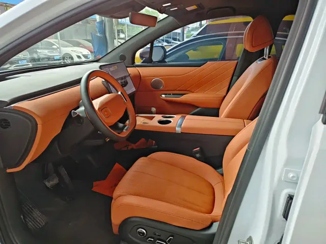 Changan Qiyuan E07 — Фото автомобиля 3