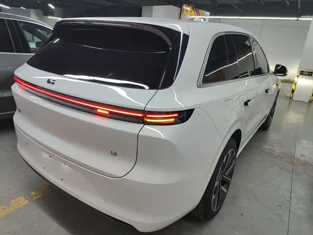 Li Auto L6 — Фото автомобиля 6