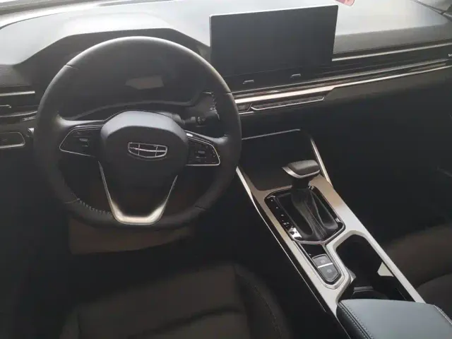 Geely Emgrand — Фото автомобиля 12