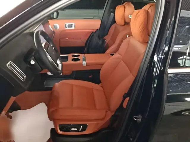 Li Auto L8 — Фото автомобиля 14