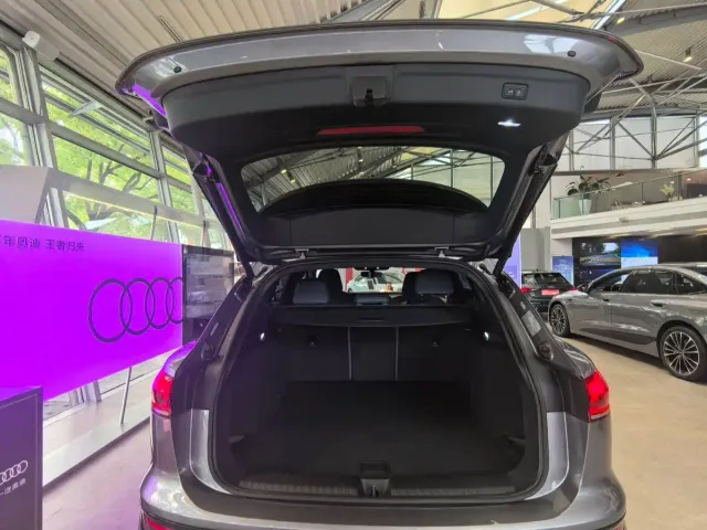 Audi Q6L e-tron — Фото автомобиля 10