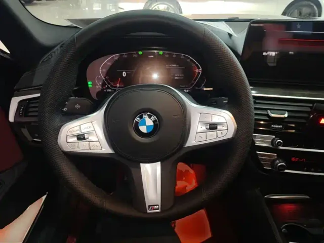 BMW 5 Series — Фото автомобиля 10