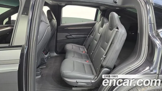 Tesla Model X — Фото автомобиля 11