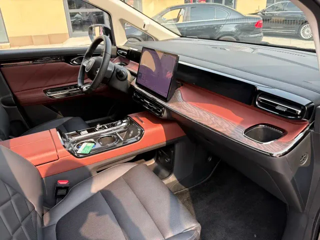 GAC Trumpchi E8 — Фото автомобиля 19