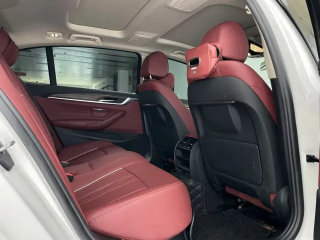 BMW 5 Series — Фото автомобиля 14