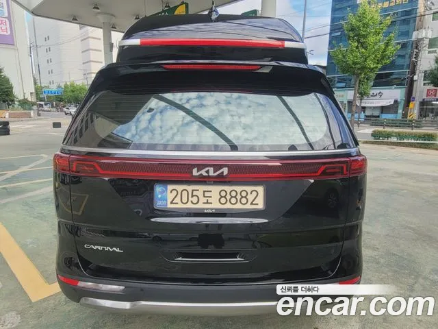 Kia Carnival — Фото автомобиля 2