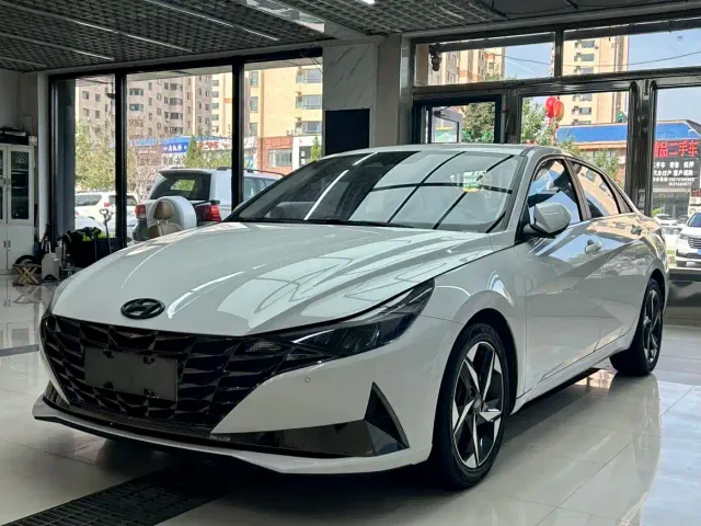 Фотография автомобиля — Hyundai Elantra