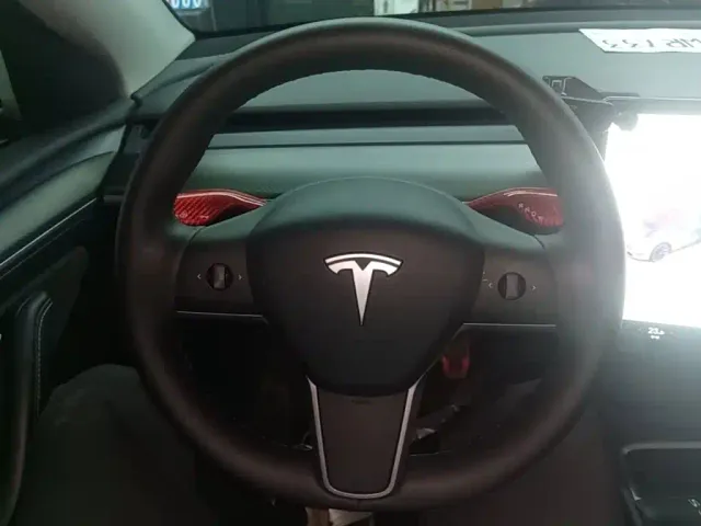 Tesla Model Y — Фото автомобиля 10
