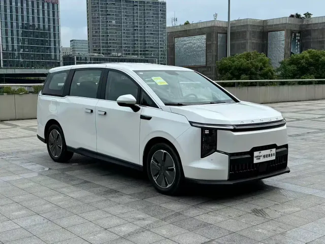 Maxus Dajia 7 — Фото автомобиля 3