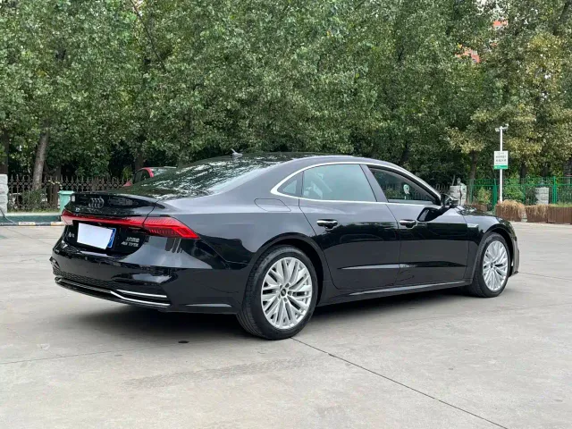 Audi A7L — Фото автомобиля 2