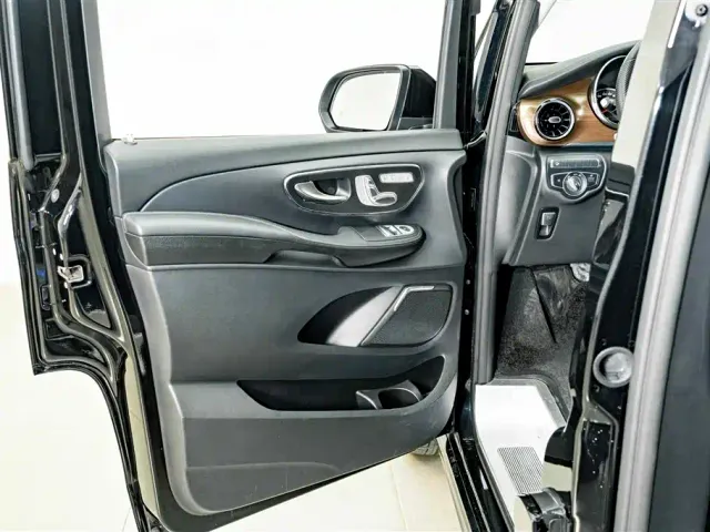 Mercedes-Benz V-Class — Фото автомобиля 17