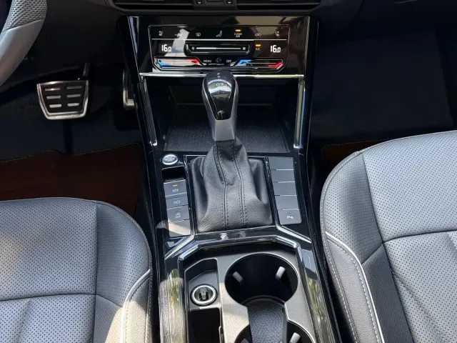 Volkswagen Passat — Фото автомобиля 16