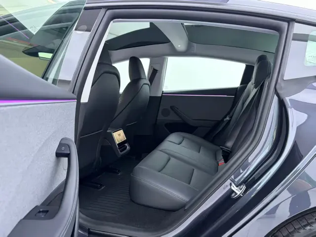 Tesla Model 3 — Фото автомобиля 9
