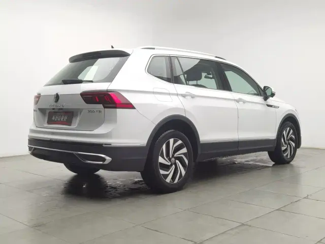Volkswagen Tiguan L — Фото автомобиля 2
