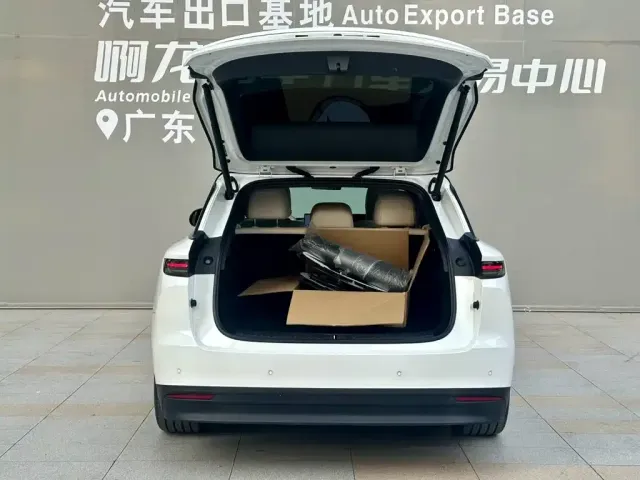 Li Auto Li Auto i6 2025 4WD Base Model — Фото автомобиля 14