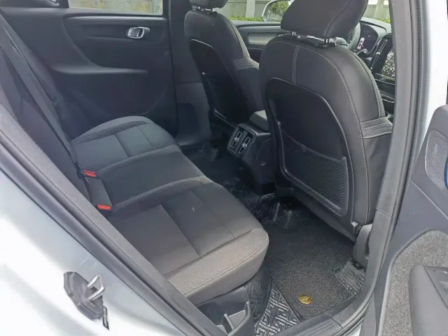 Volvo XC40 — Фото автомобиля 17