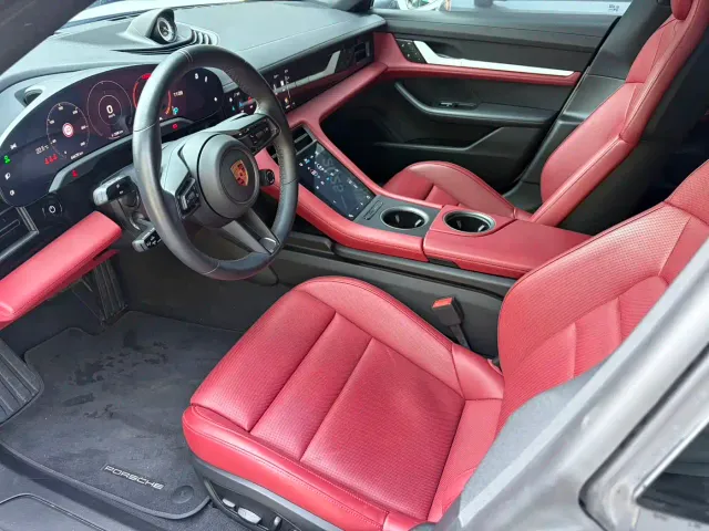 Porsche Taycan — Фото автомобиля 12