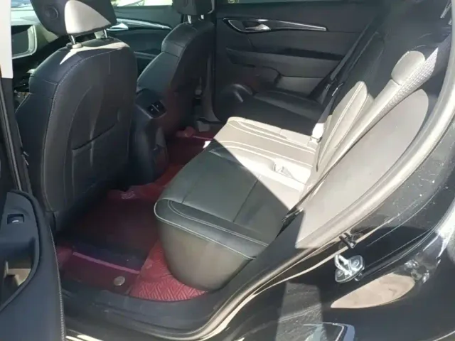 Buick Envision Plus — Фото автомобиля 16