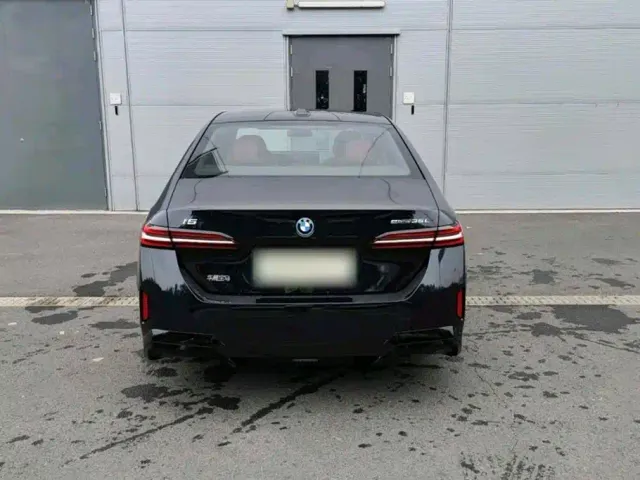 BMW i5 — Фото автомобиля 9