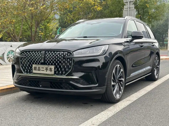 Фотография автомобиля — Lincoln Aviator