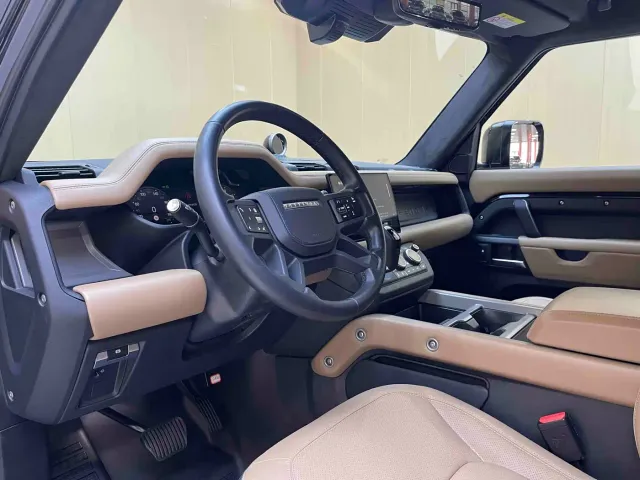 Land Rover Defender — Фото автомобиля 10