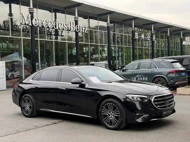 Mercedes-Benz E-Class — Фото автомобиля 2