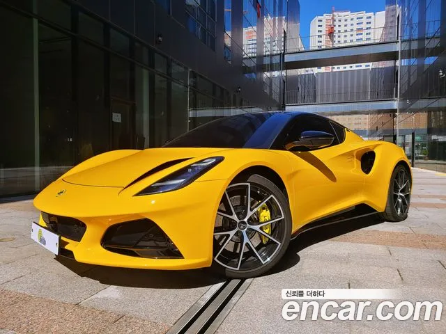 Lotus Emira — Фото автомобиля 2