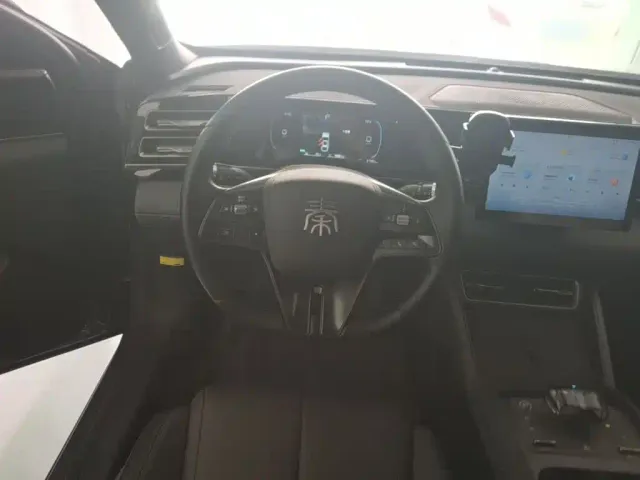 BYD Qin L — Фото автомобиля 10