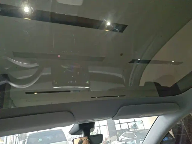 Tesla Model Y — Фото автомобиля 17