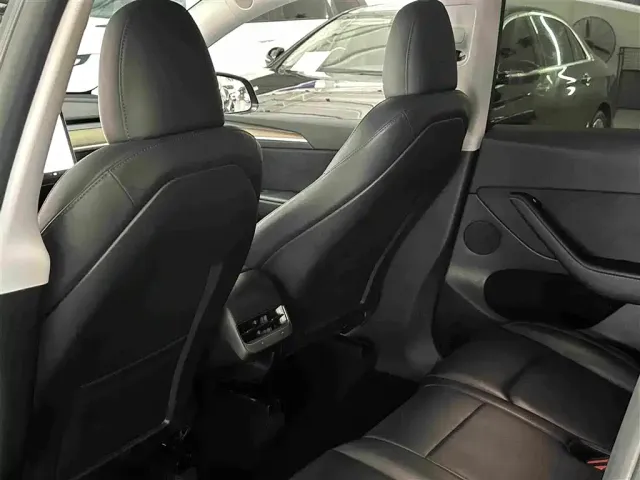 Tesla Model Y — Фото автомобиля 8