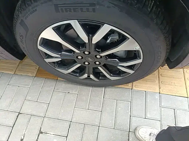 Ford Edge — Фото автомобиля 11