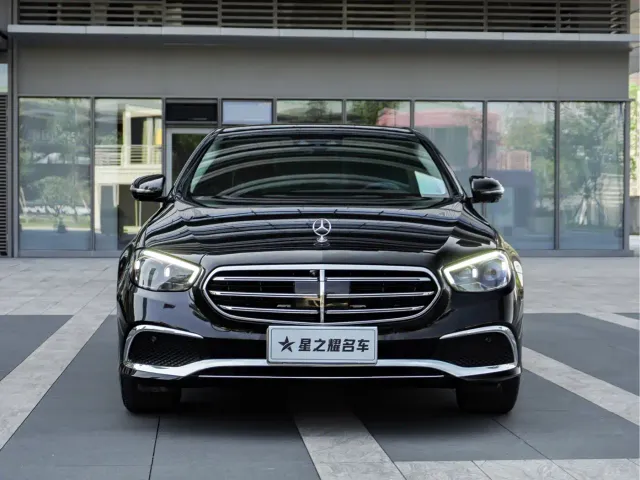 Mercedes-Benz E-Class — Фото автомобиля 2