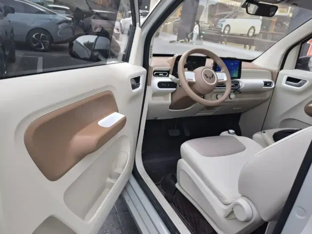 Wuling Hongguang Mini EV — Фото автомобиля 20