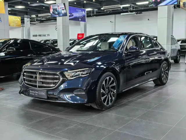 Mercedes-Benz E-Class — Фото автомобиля 3
