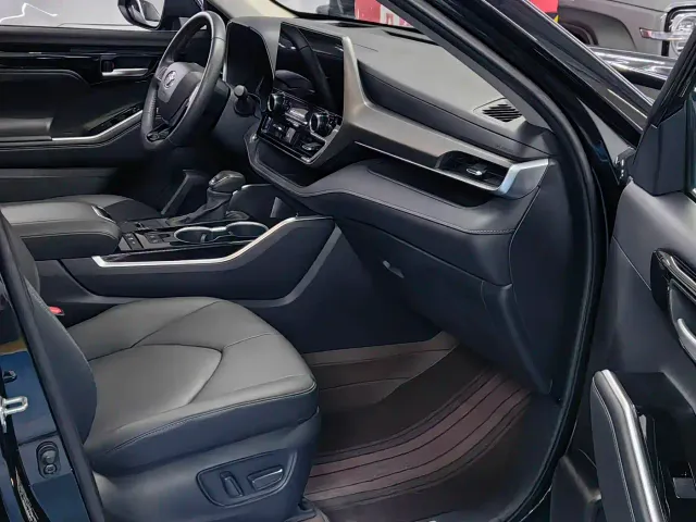 Toyota Highlander — Фото автомобиля 13